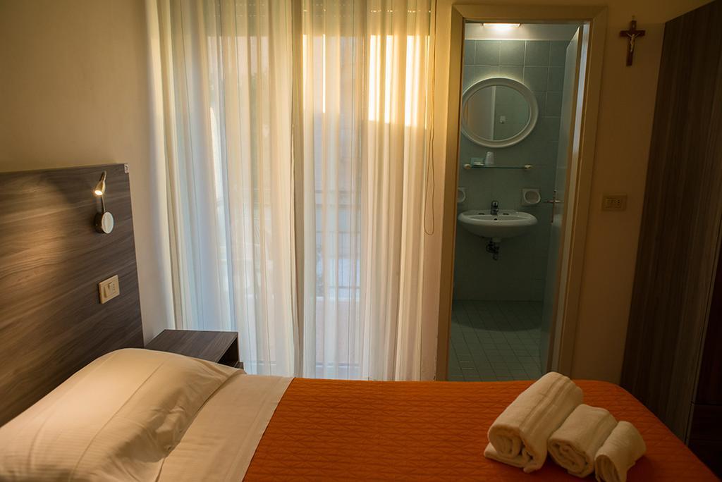 Hotel Madison Gabicce Mare Exterior photo