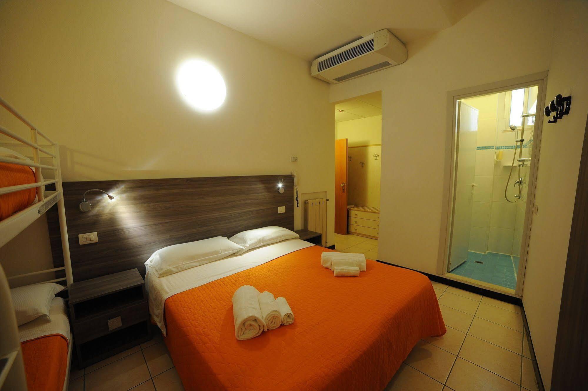 Hotel Madison Gabicce Mare Exterior photo
