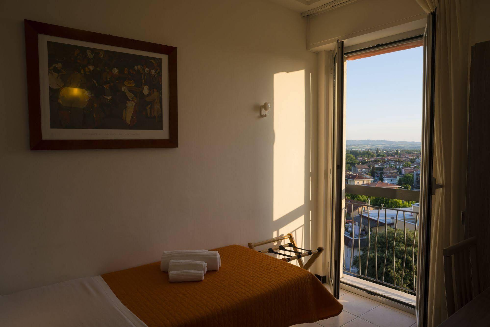 Hotel Madison Gabicce Mare Exterior photo