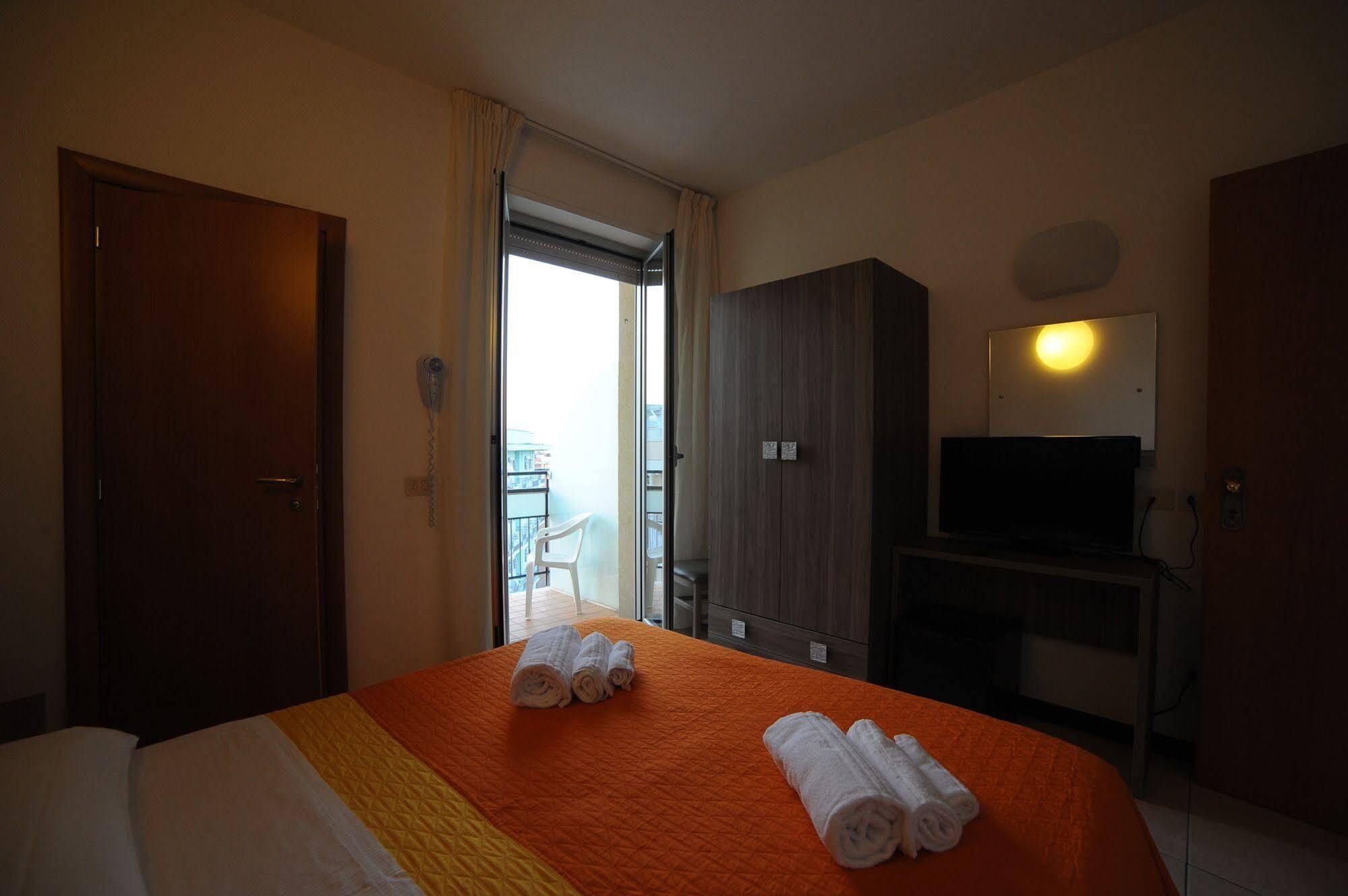 Hotel Madison Gabicce Mare Exterior photo